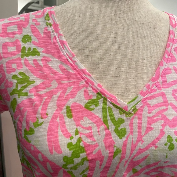 Lilly Pulitzer lightweight V neck Tee - Picture 2 of 8